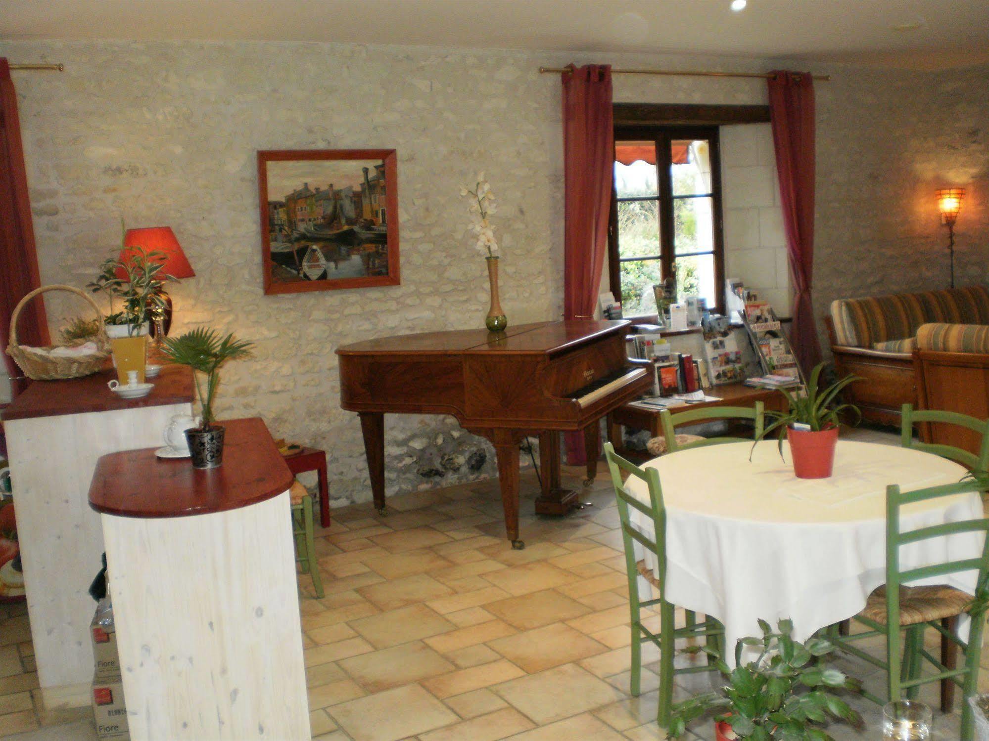 Le Pigeonnier Du Perron Hotel Availles-en-Chatellerault ภายนอก รูปภาพ