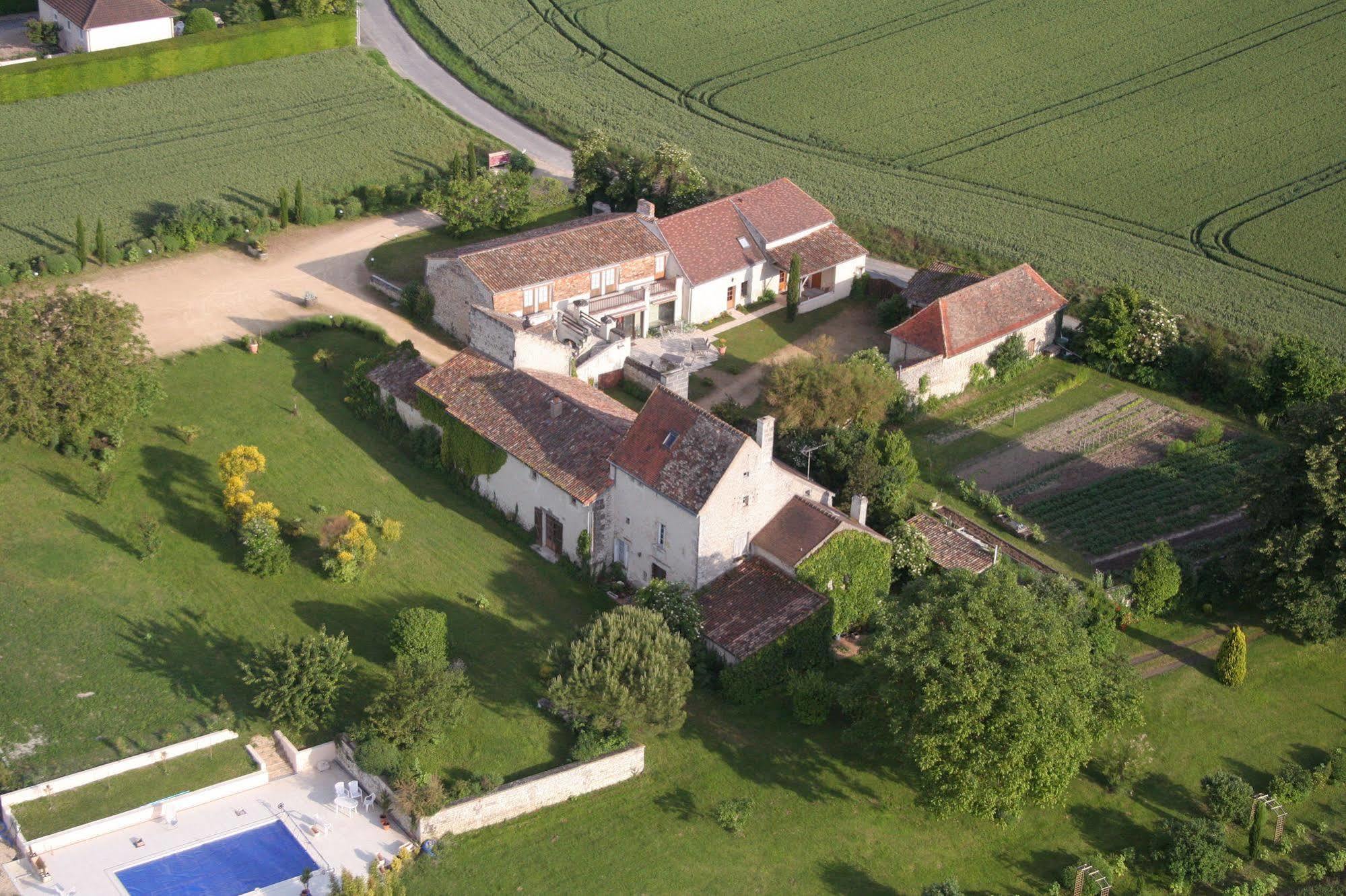 Le Pigeonnier Du Perron Hotel Availles-en-Chatellerault ภายนอก รูปภาพ